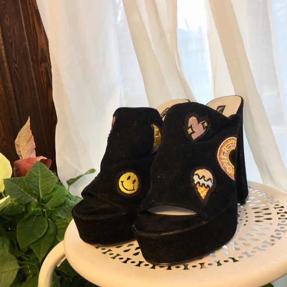 Michael Antonio Platform Black Velvet Emoji Heel - Picture 2 of 5